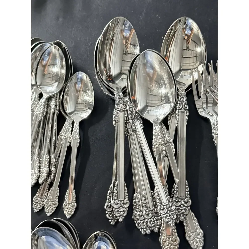 80 Pc Oneida Rembrandt Stainless Flatware Forks Spoons Knives Ladles Serving Set